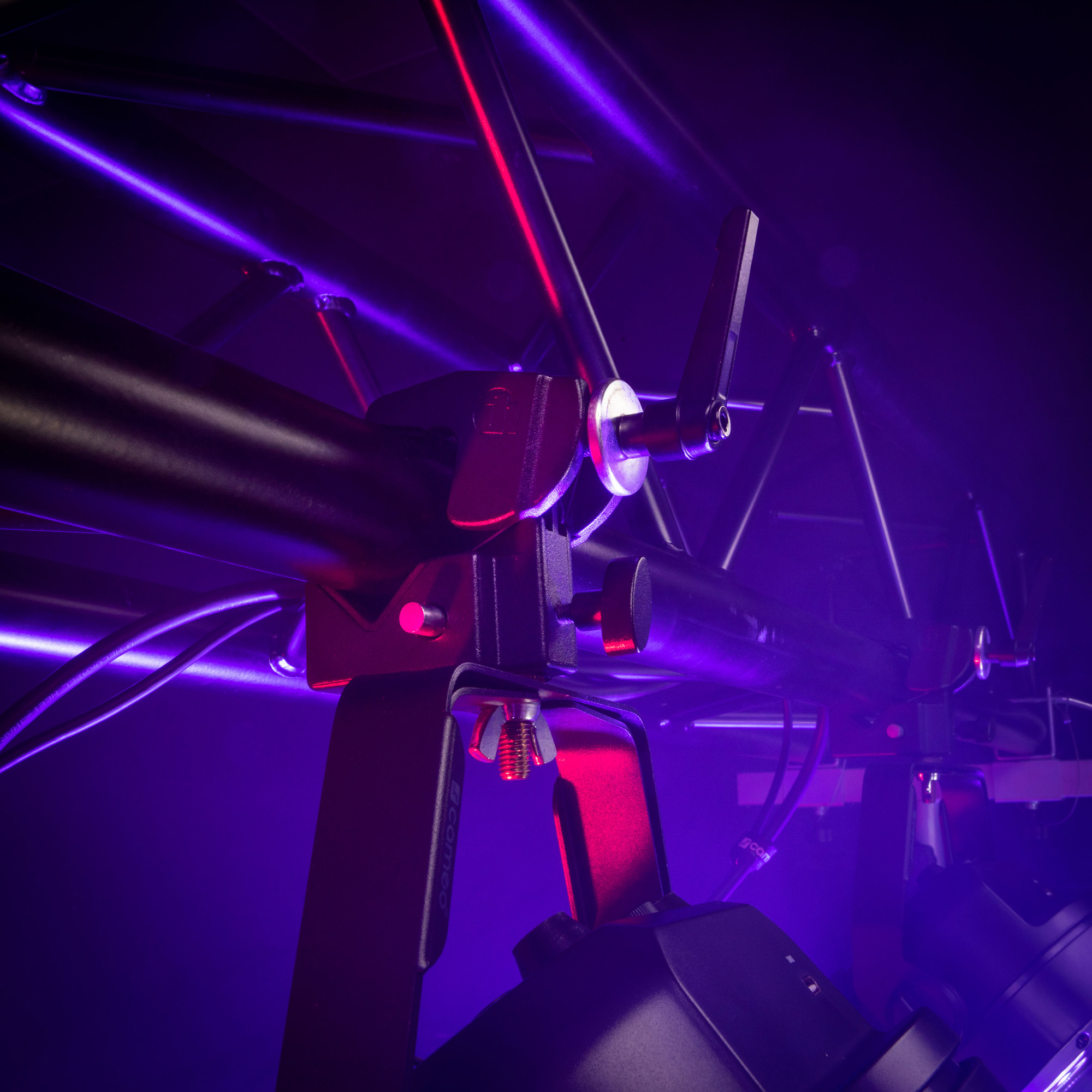 Gancio universale con morsetto e one-click auto-lock, nero (e bullone SS018)