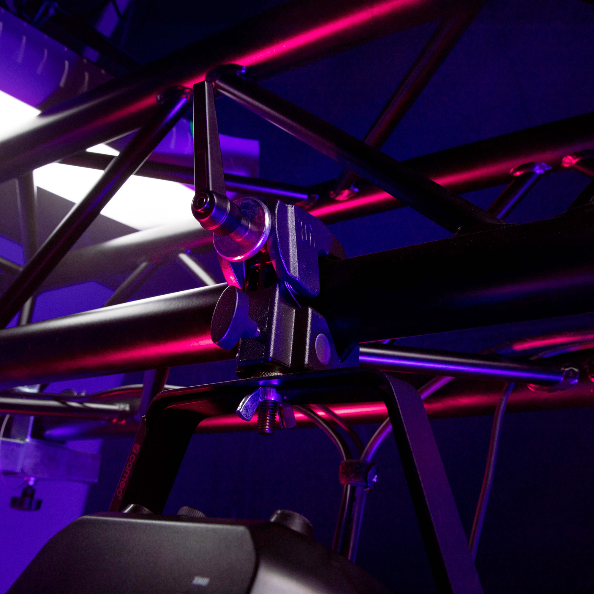 Gancio universale con morsetto e one-click auto-lock, nero (e bullone SS018)