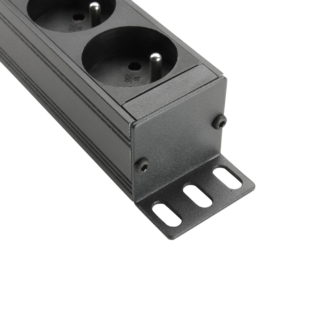 Ciabatta da 19” a 8 prese | norma francese