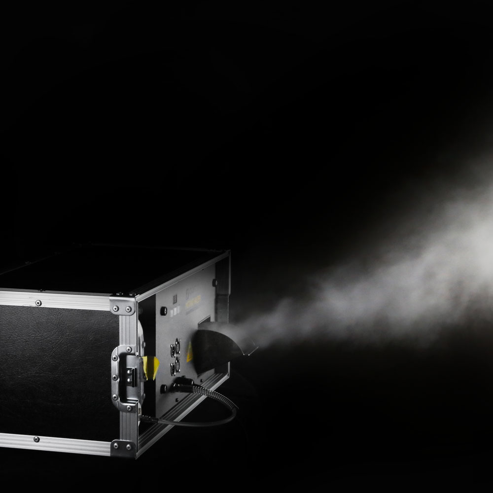 Macchina della nebbia con flightcase, dotata di comando con microprocessore