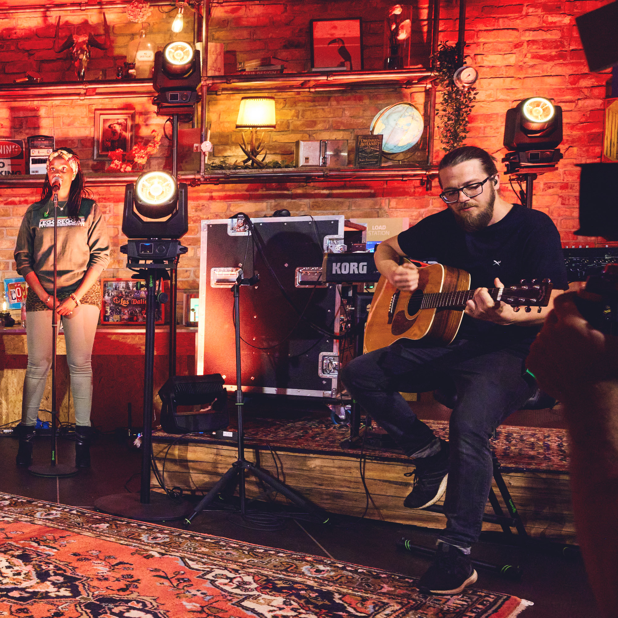 Beam Moving Head con Anello LED e Rotazione Continua