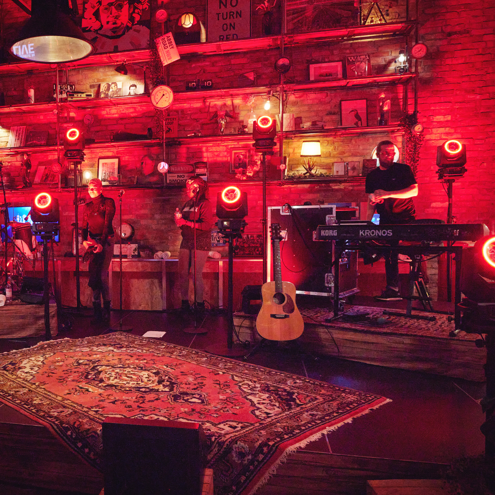 Beam Moving Head con Anello LED e Rotazione Continua