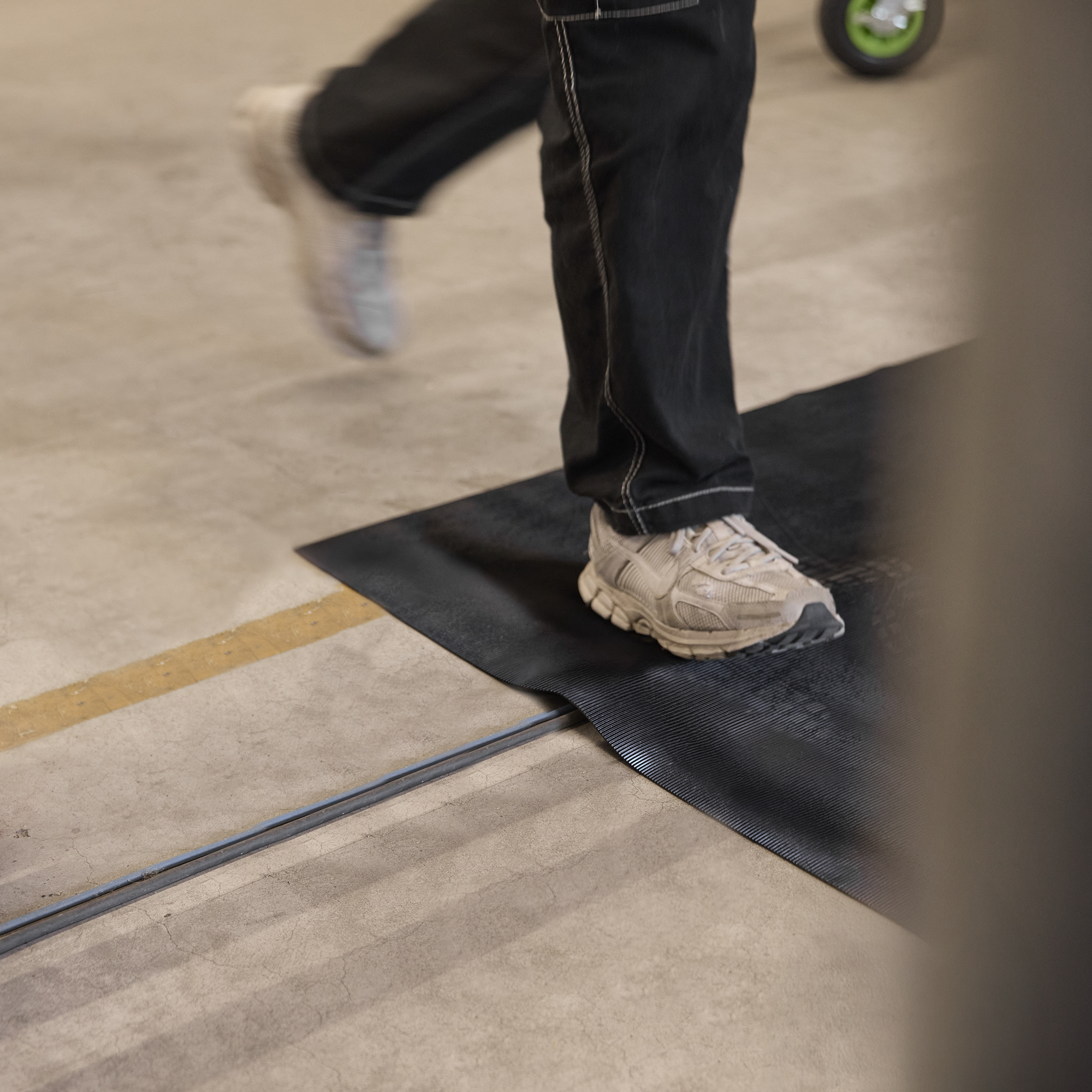 Tappetino in gomma rigata | nero | spessore 3 mm