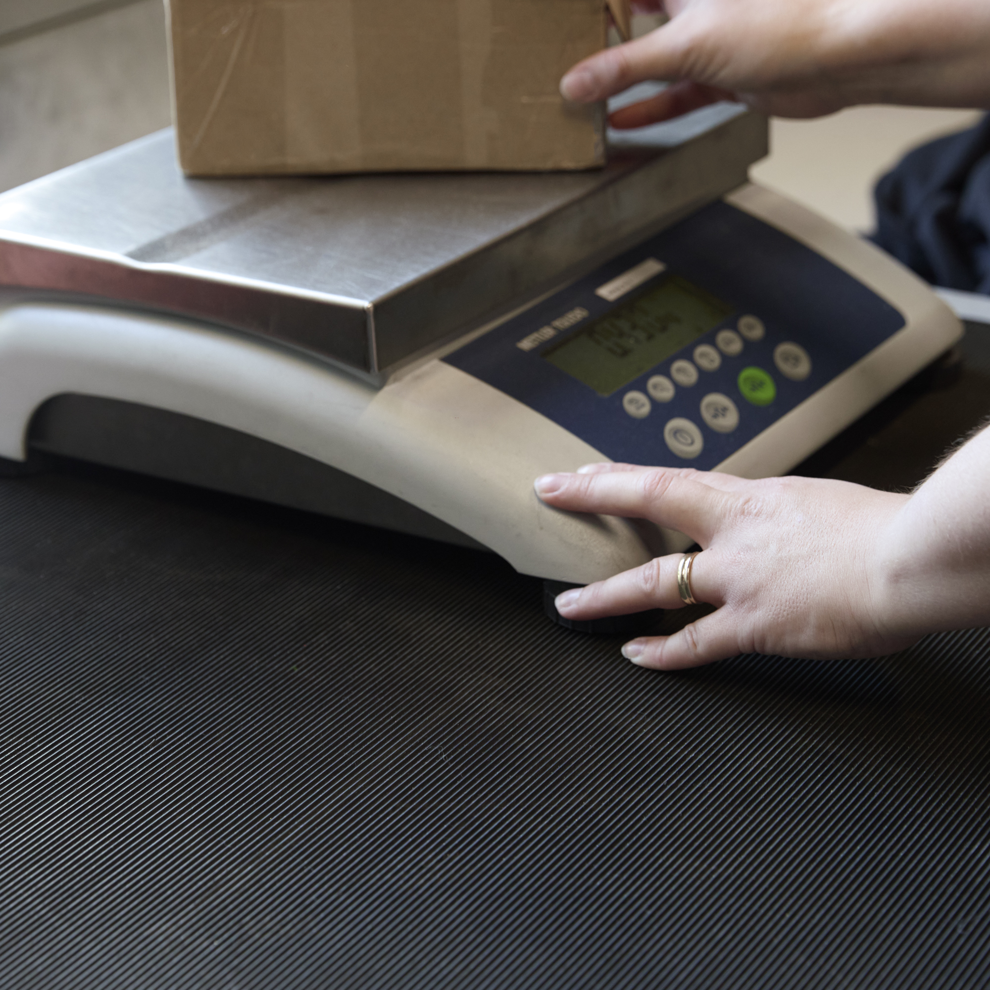 Tappetino in gomma rigata | nero | spessore 3 mm