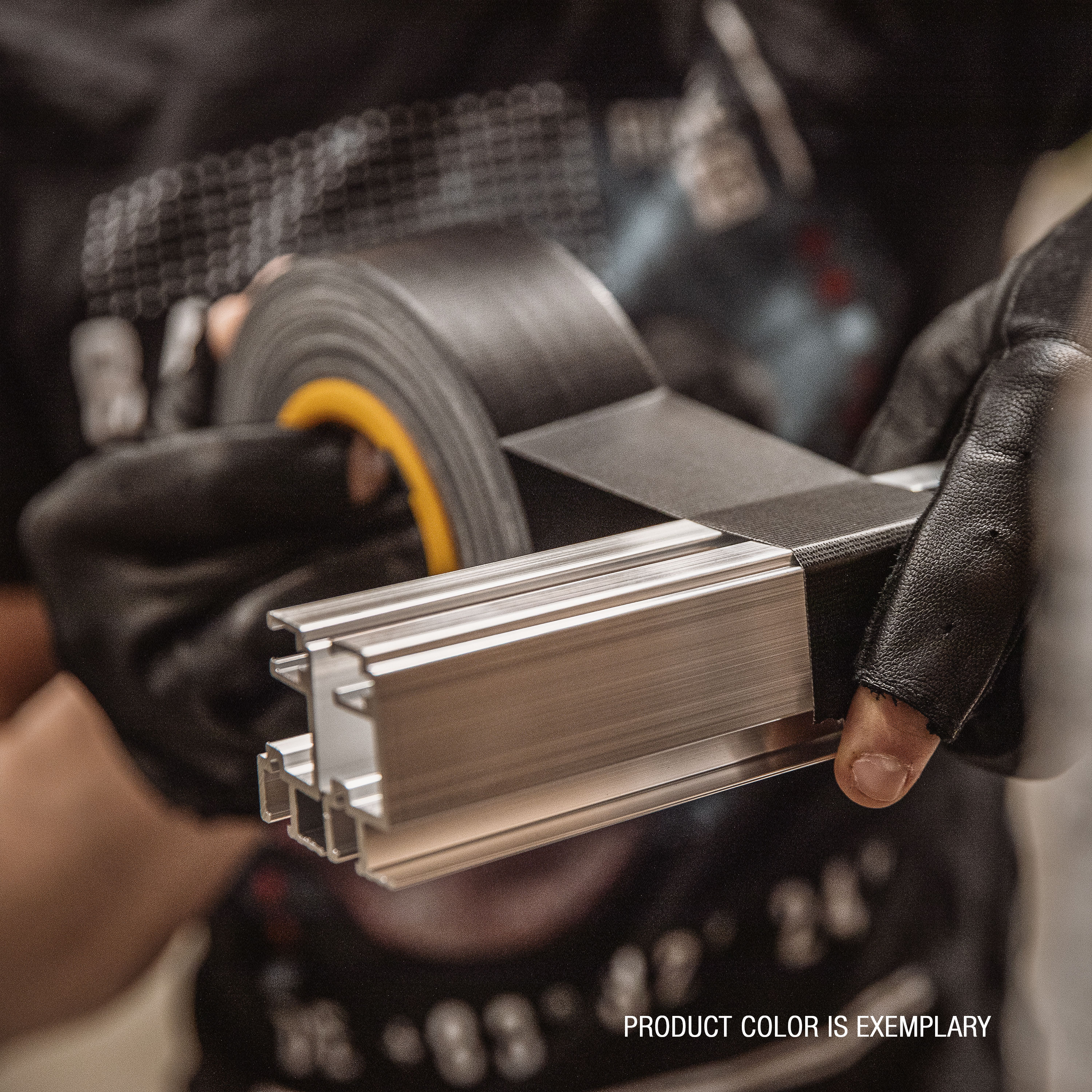 Nastro adesivo in tessuto Premium BULK | nero | lucido | 50 mm x 50 m