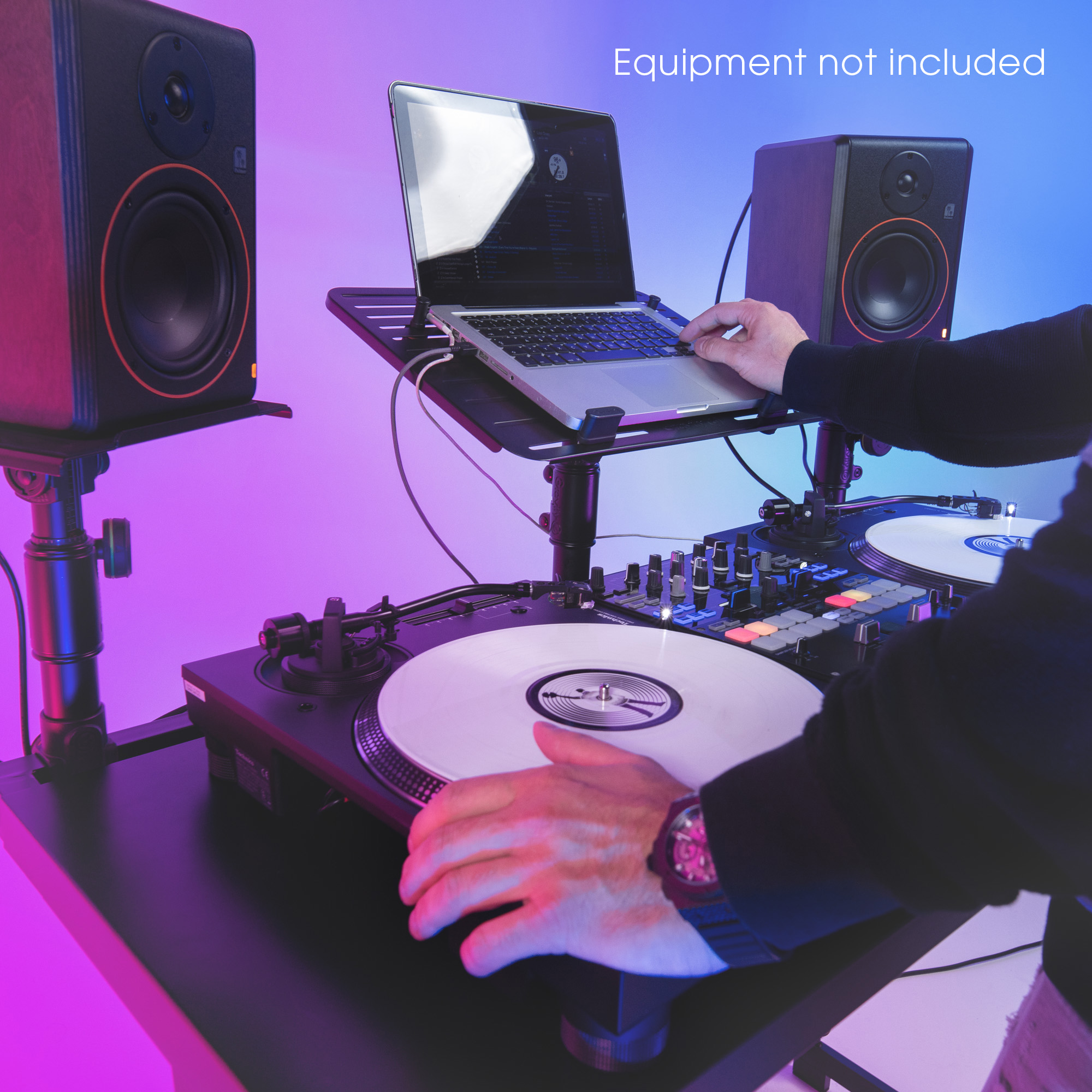 Tavolo per DJ con vassoi regolabili per diffusori e laptop