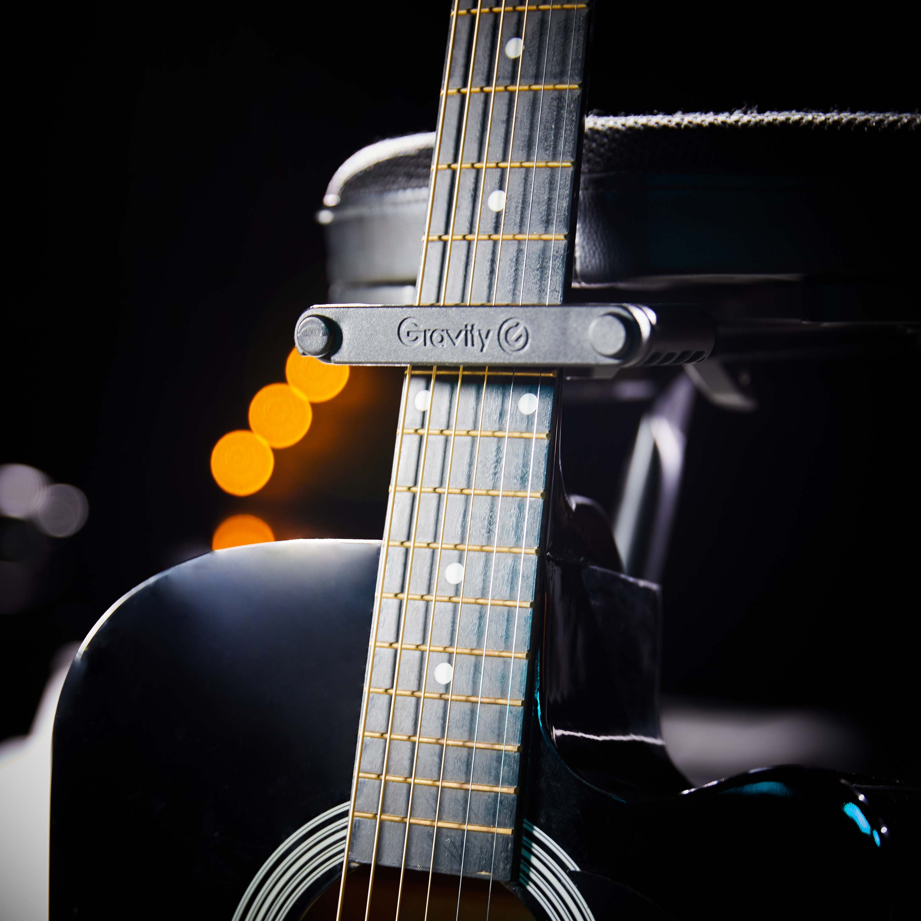 Sedile per musicisti con cavalletto per chitarra