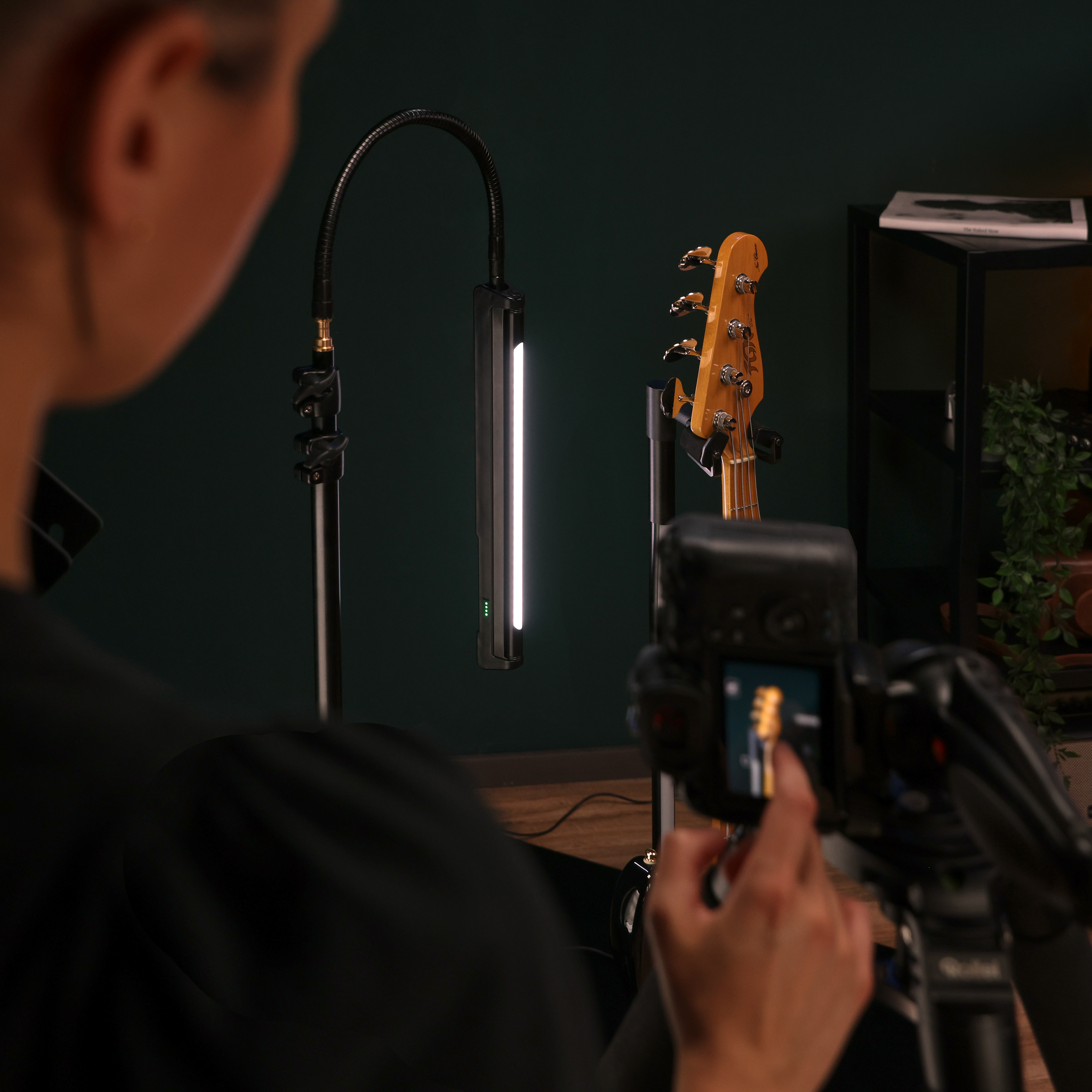 Barra luminosa a LED compatta, magnetica e dimmerabile con porta di ricarica USB