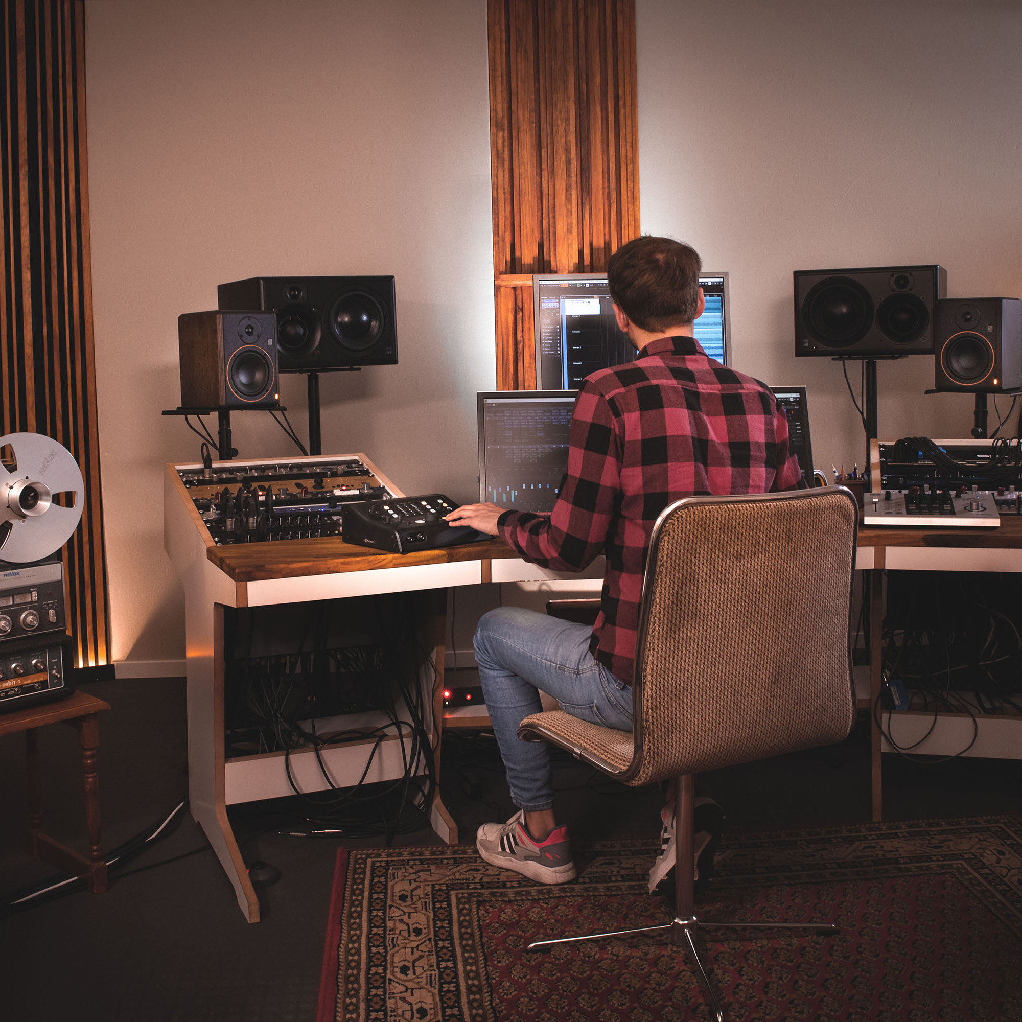 Controller del monitor da studio attivo