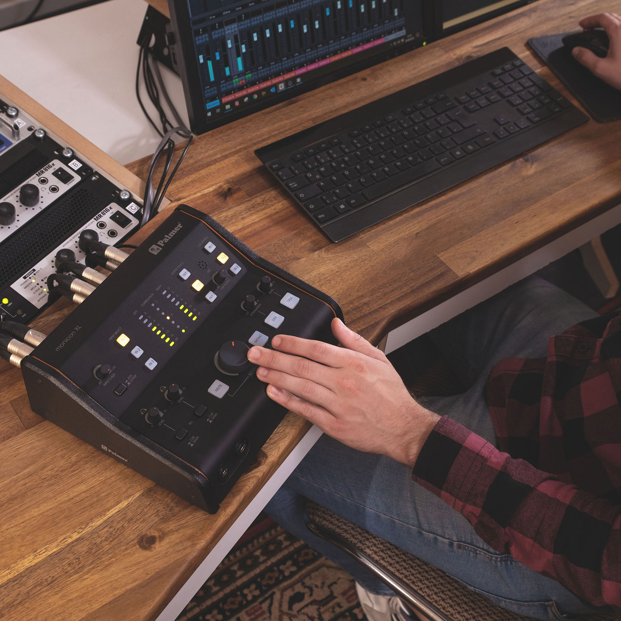 Controller del monitor da studio attivo