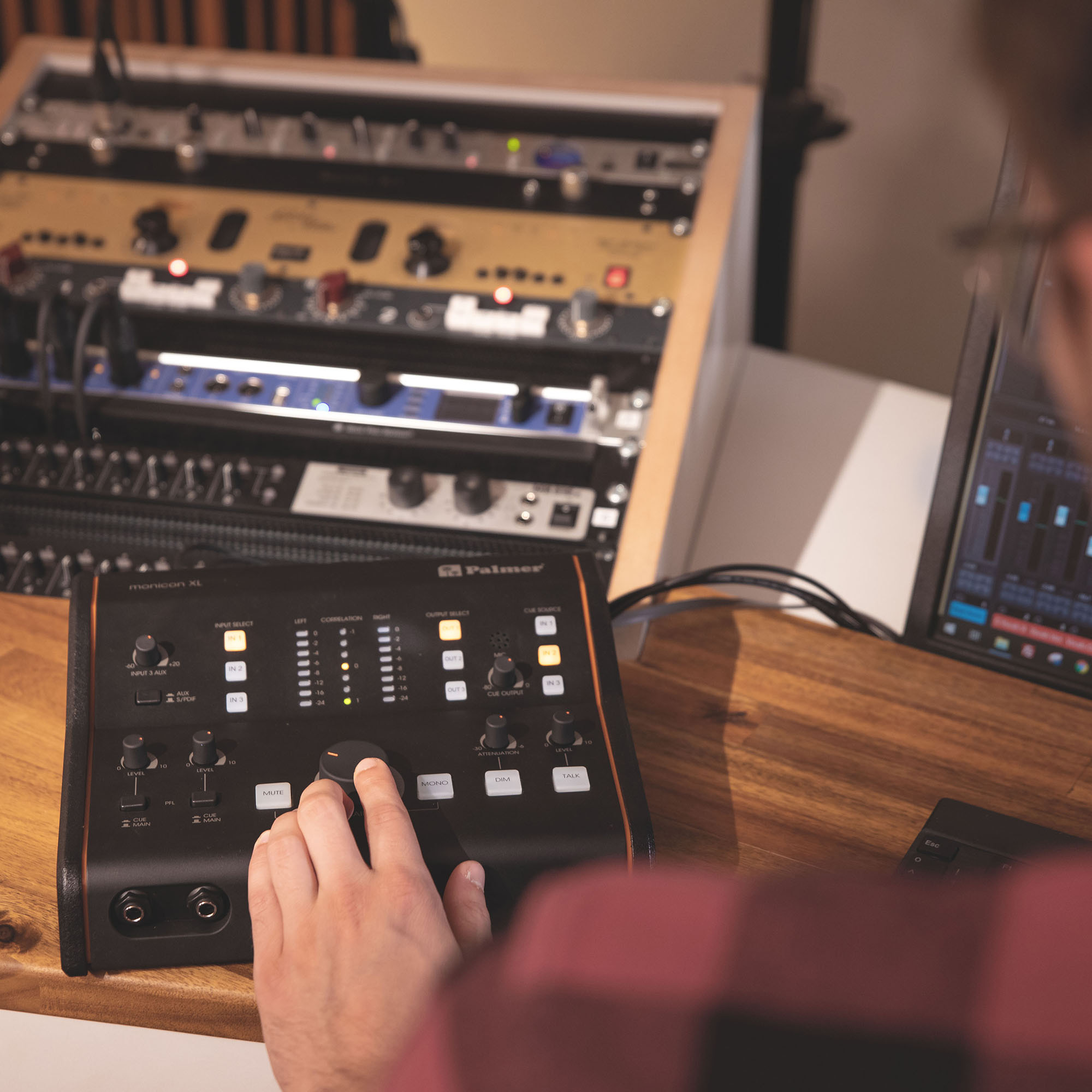 Controller del monitor da studio attivo