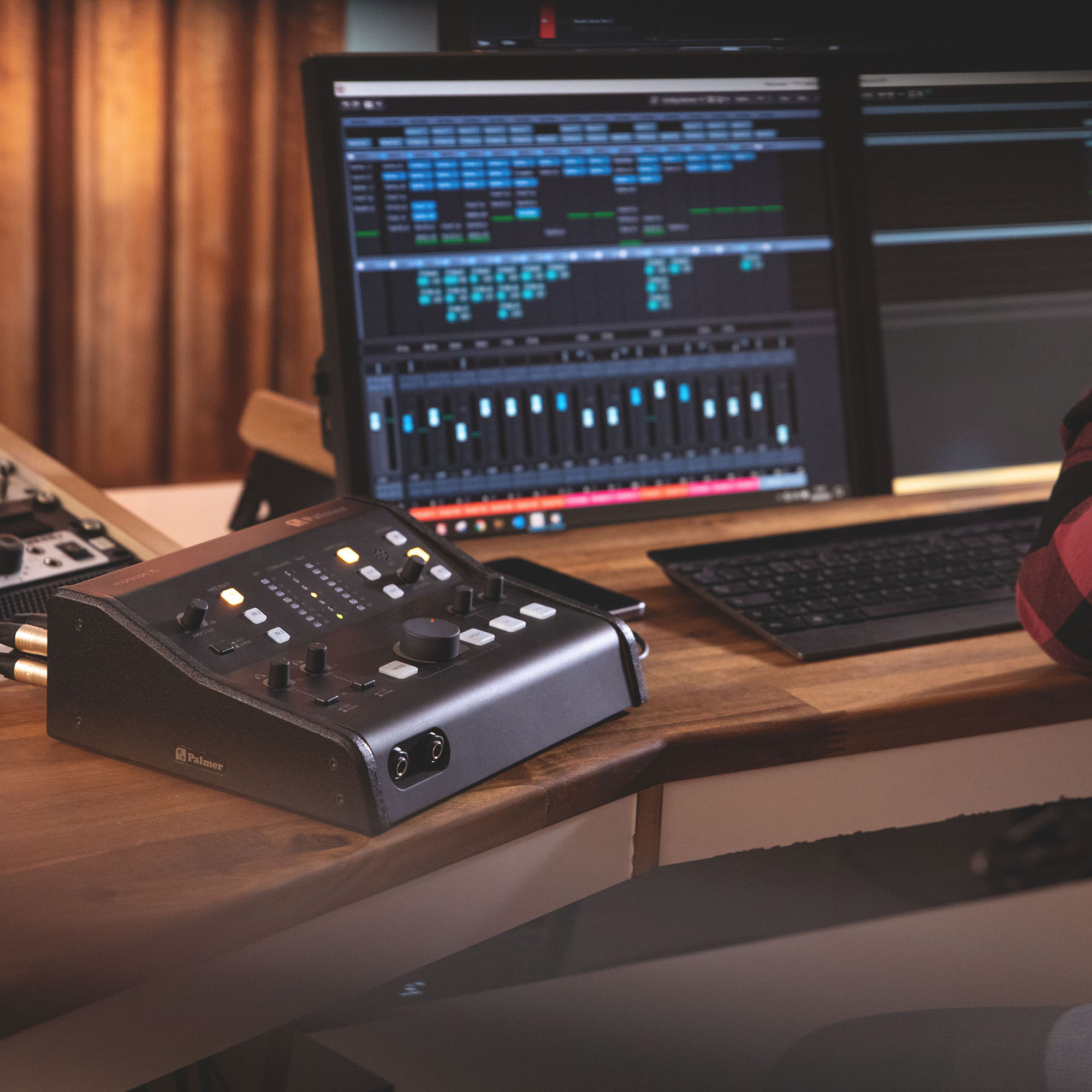 Controller del monitor da studio attivo