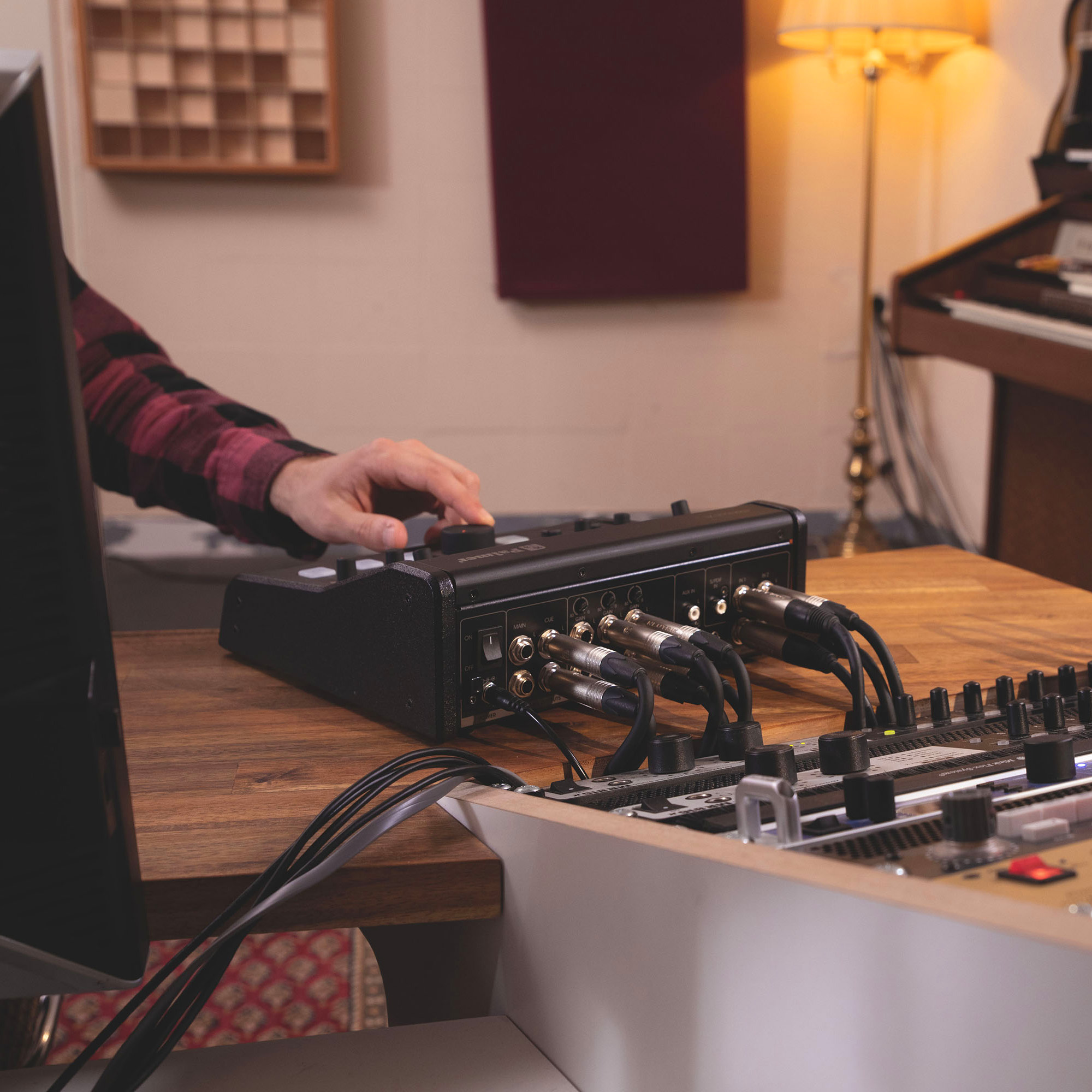 Controller del monitor da studio attivo