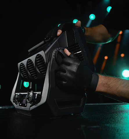 Carrying a ZENIT® G2 fixture by its recessed handle